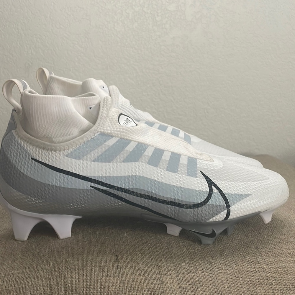Nike Vapor Football Cleats size 7 ghost laces